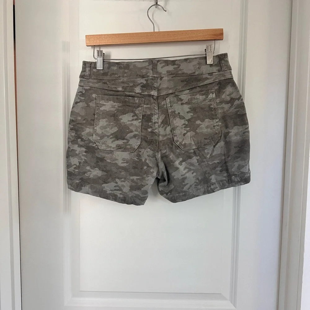Women’s Spanx Gray Camo Shorts - Picture 2 of 2